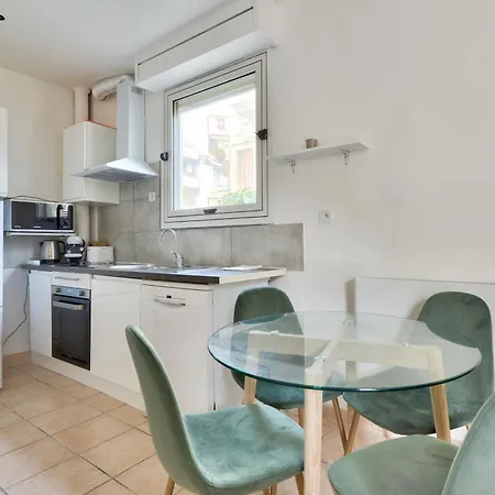 Vieux Avec Balcon A 1min De La *