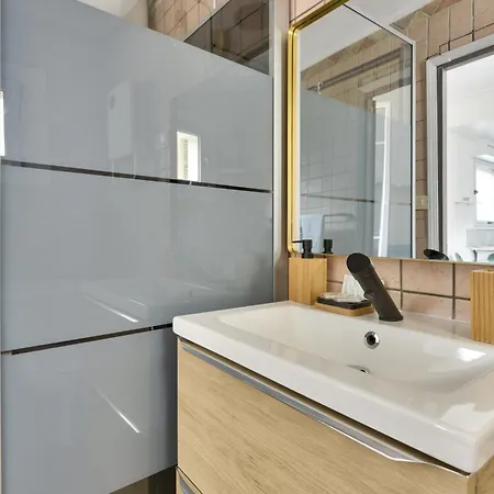 Vieux Avec Balcon A 1min De La Apartament *